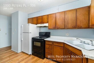 1000 Peters Pl in Minneapolis, MN - Building Photo - Building Photo