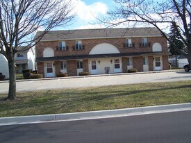 106 Eckhart Ave, Unit #17 in Auburn, IN - Building Photo