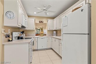 1055 Forest Lakes Dr in Naples, FL - Building Photo - Building Photo