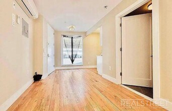 308 Park Ave in Brooklyn, NY - Building Photo - Building Photo