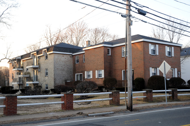 52 Hobart St in Danvers, MA - Foto de edificio - Building Photo