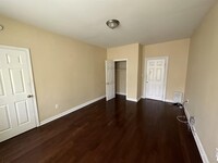 308 Stegman Pkwy in Jersey City, NJ - Building Photo - Building Photo