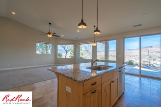 1174 N Sunset Ridge Dr in Hurricane, UT - Foto de edificio - Building Photo