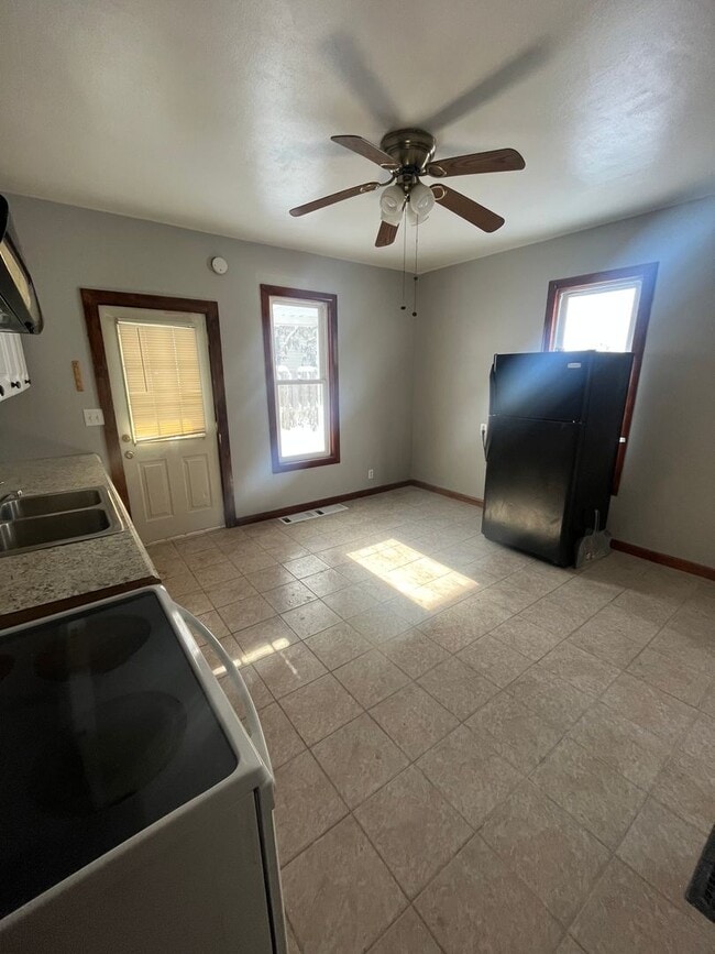 1832 16th Ave in Moline, IL - Building Photo - Building Photo