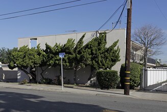 126 22nd St in Costa Mesa, CA - Foto de edificio - Building Photo