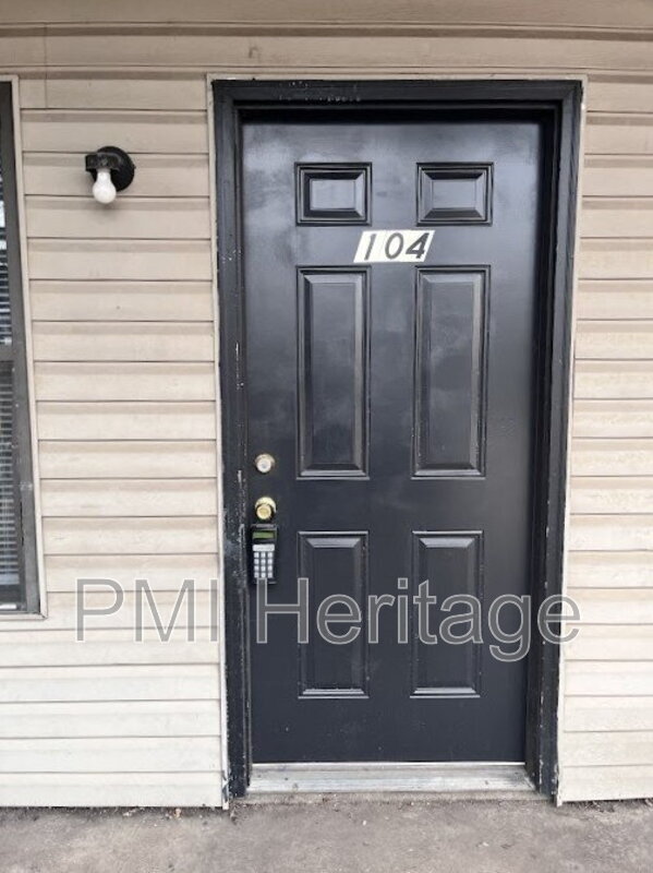 809 E Huntsville Ave