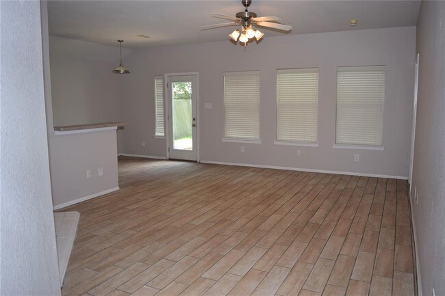 230 Rolling Brook Dr in Dickinson, TX - Building Photo - Building Photo