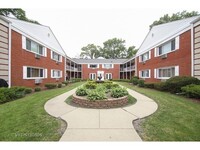 1719 Grove St, Unit 23 in Glenview, IL - Foto de edificio - Building Photo