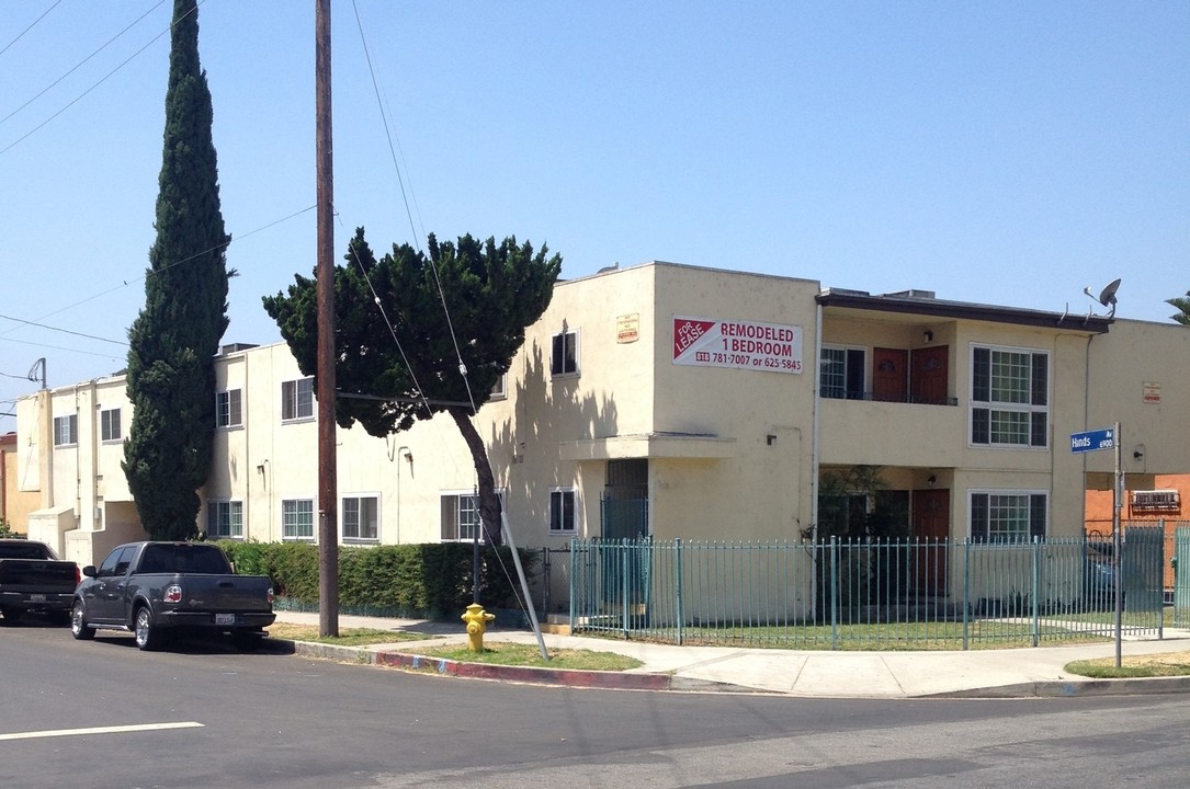 6945 Hinds Ave in North Hollywood, CA - Building Photo