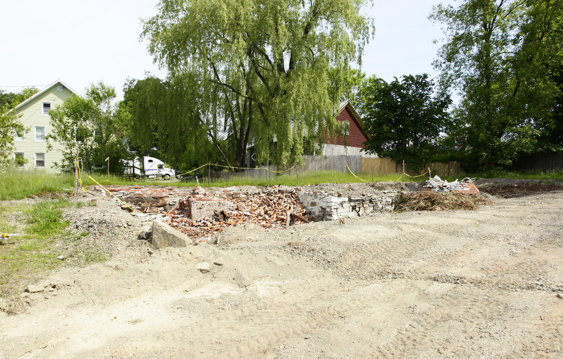 18 Mechanic St in Skowhegan, ME - Building Photo