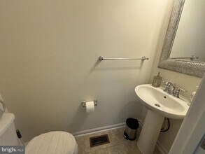 41717 McMonagle Square in Aldie, VA - Building Photo - Building Photo