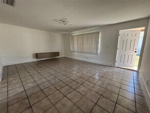 5904 SW 27th St, Unit S in West Park, FL - Foto de edificio - Building Photo