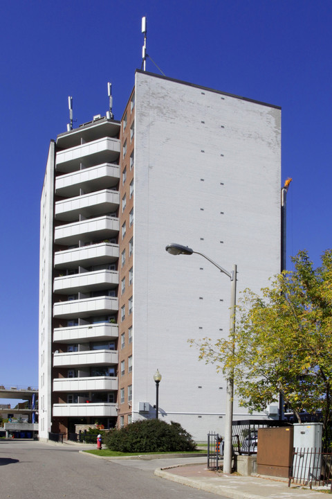 Park Hill Apartments in Brampton, ON - Building Photo