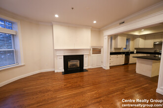 1803 Beacon St, Unit 3 in Brookline, MA - Foto de edificio - Building Photo