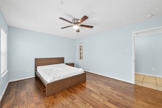 property at 3410 Skyline Village Dr