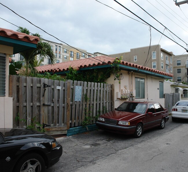 1926 Van Buren St in Hollywood, FL - Building Photo - Building Photo