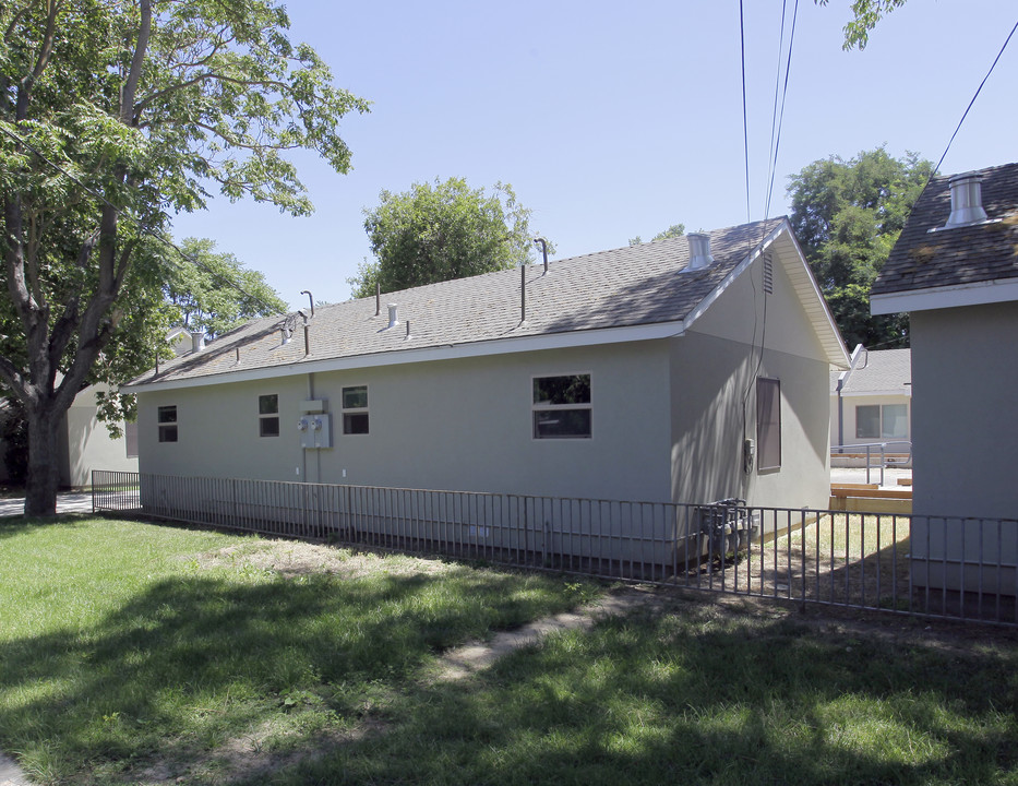 515 A St in Broderick, CA - Foto de edificio