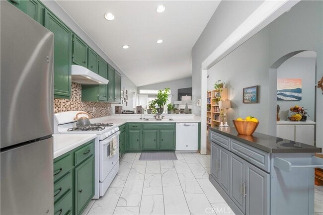 property at 33411 Cam Piedra Rojo