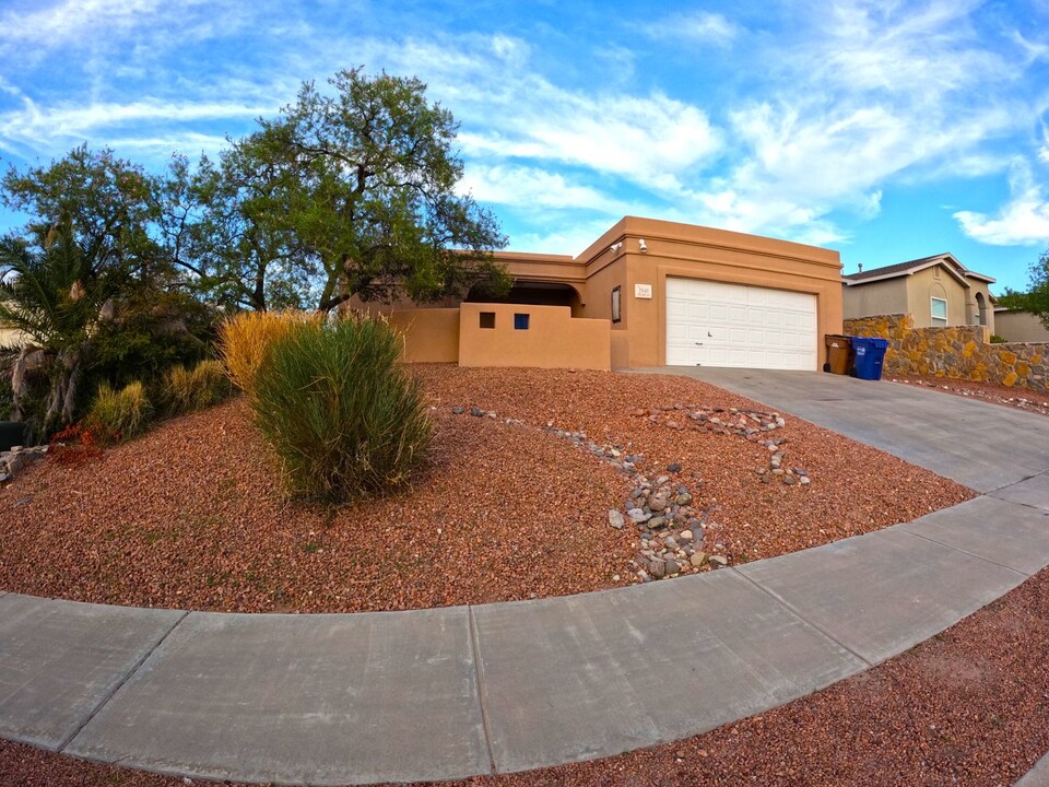 2640 Bearcat Dr in Las Cruces, NM - Building Photo