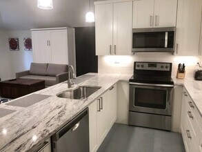 1929 NW 7th Ln in Gainesville, FL - Foto de edificio - Building Photo