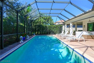 3263 Pacific Dr in Naples, FL - Foto de edificio - Building Photo