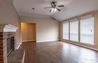 816 W Colony Dr in Arlington, TX - Building Photo - Building Photo