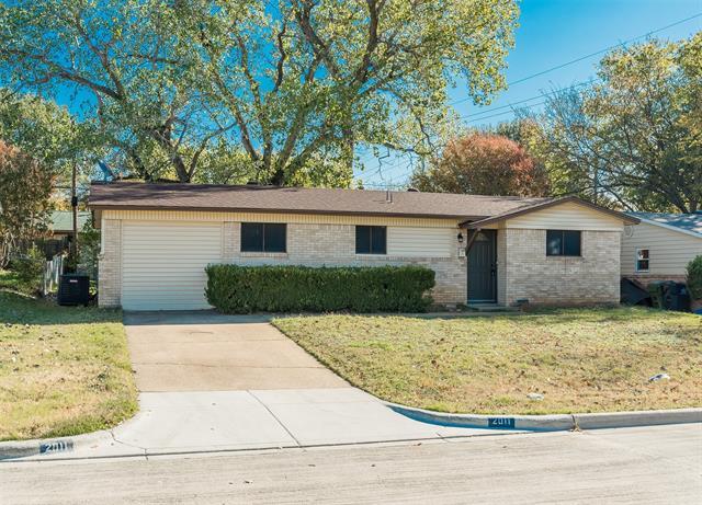 2011 Alan-A-Dale Rd in Arlington, TX - Foto de edificio - Building Photo