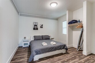 735 W 10th St in Dallas, TX - Building Photo - Building Photo
