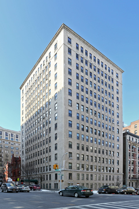 393 West End Ave in New York, NY - Building Photo