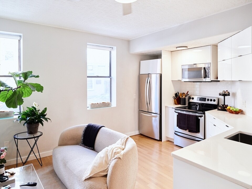 159 Cottage St in Boston, MA - Building Photo