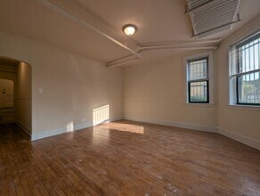 2330 N Spaulding Ave in Chicago, IL - Building Photo - Building Photo