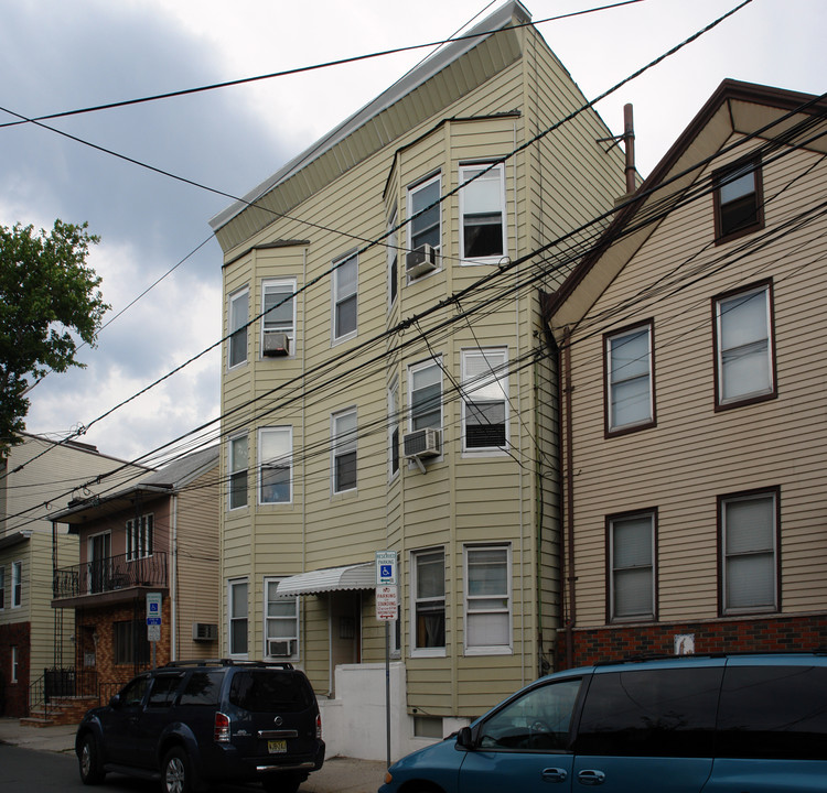 98 Napoleon St in Newark, NJ - Building Photo