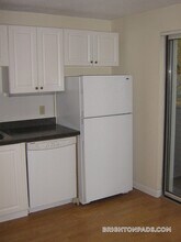 144 N Beacon St in Boston, MA - Foto de edificio - Building Photo