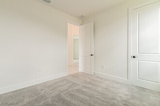 420 NW 18th Pl in Cape Coral, FL - Foto de edificio - Building Photo