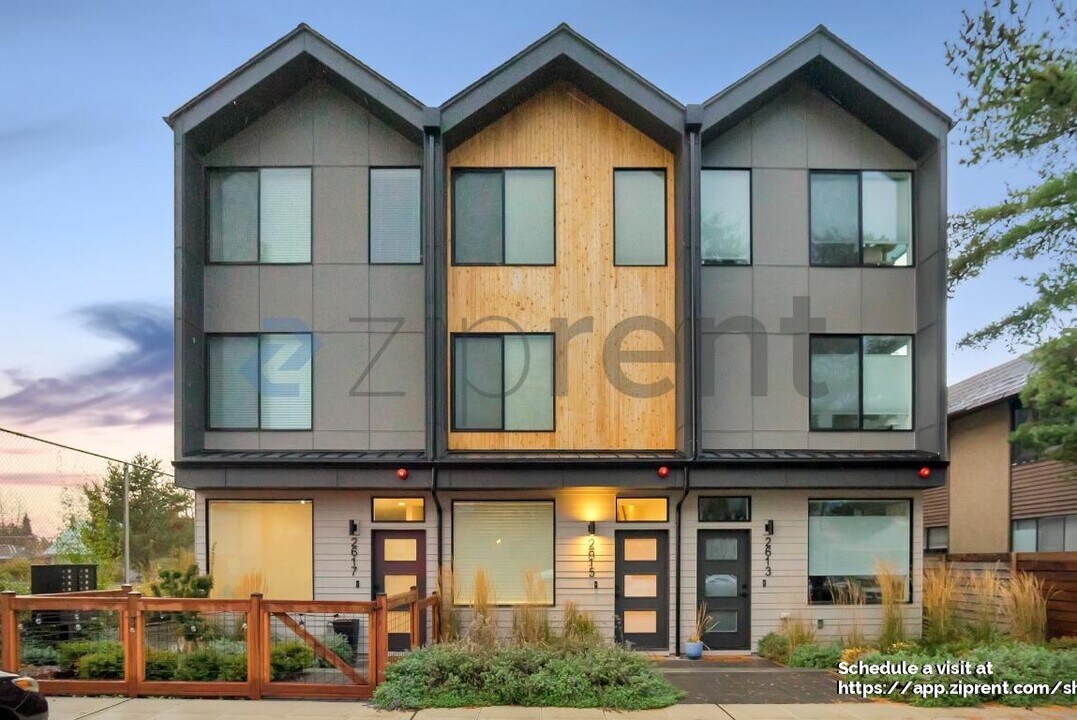 2623 44th Ave SW in Seattle, WA - Building Photo