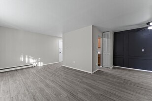 The Reserve at Warren in Warren, MI - Building Photo