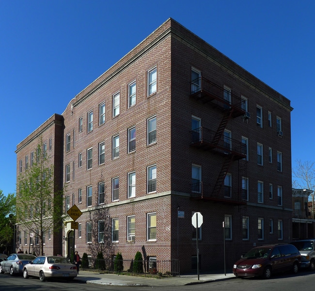 4022 98th St in Flushing, NY - Foto de edificio - Building Photo