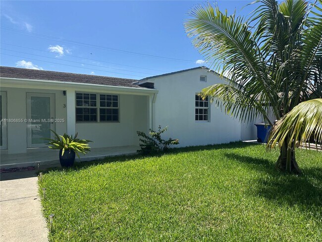 38 Suffolk Ave in Hialeah, FL - Building Photo - Building Photo