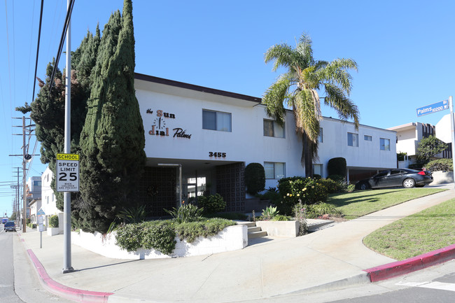 The sun dial palms in Los Angeles, CA - Building Photo - Building Photo