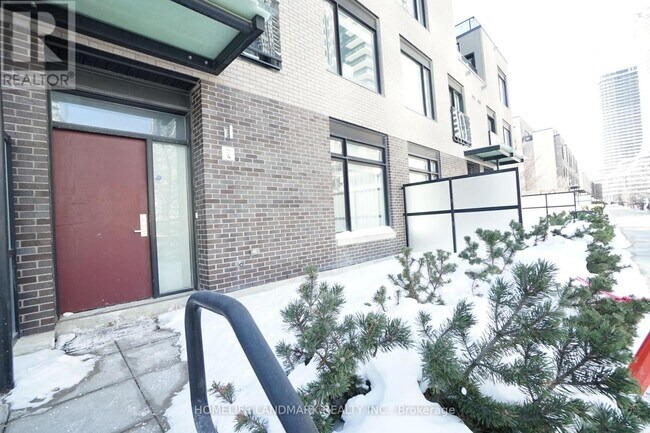 4030 Parkside Village Dr in Mississauga, ON - Building Photo - Building Photo