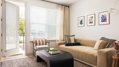 11701 Dionda Ln in Austin, TX - Foto de edificio - Building Photo