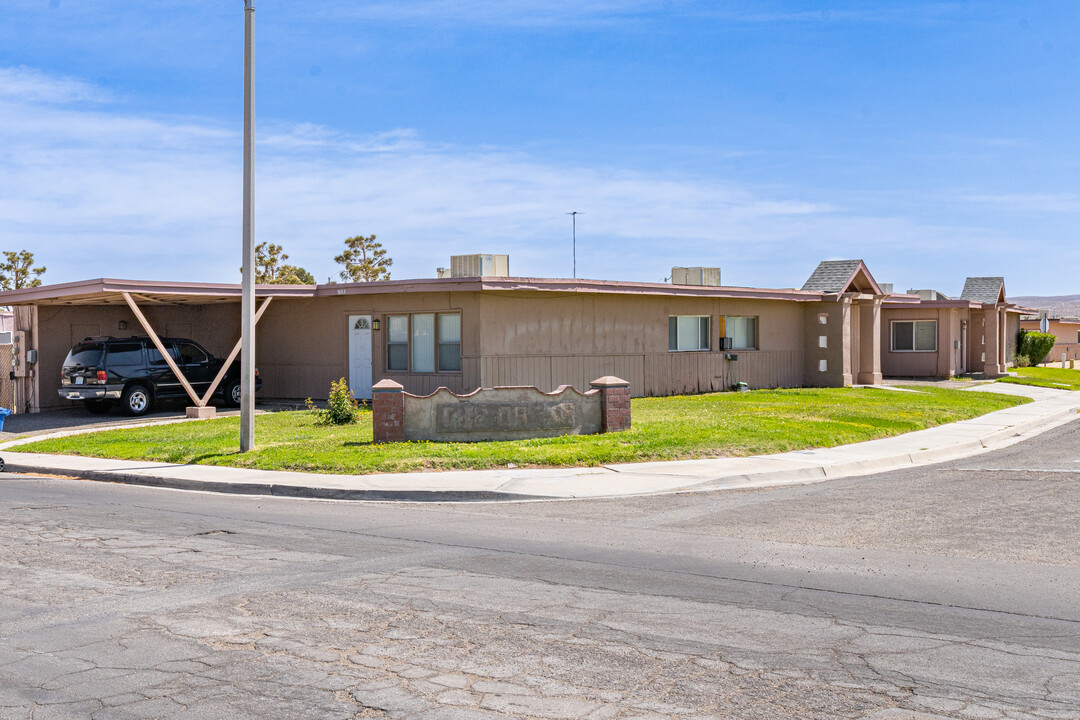Desert Oasis Apartments in Ridgecrest, CA - Building Photo