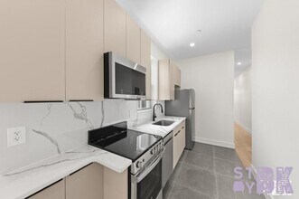 72-50 66th St in Queens, NY - Building Photo - Building Photo