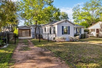 124 Harmon Dr in San Antonio, TX - Foto de edificio - Building Photo