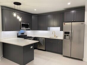 1114 N Hoyne Ave in Chicago, IL - Building Photo - Building Photo