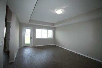 3938 Claxton Loop SW in Edmonton, AB - Building Photo - Building Photo