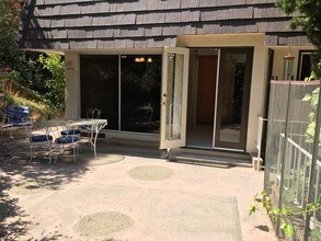 17218 Escalon Dr in Encino, CA - Building Photo - Building Photo