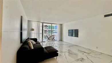 2030 S Ocean Dr, Unit 1022 in Hallandale Beach, FL - Building Photo - Building Photo