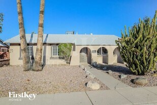 15250 N 32nd Dr in Phoenix, AZ - Building Photo