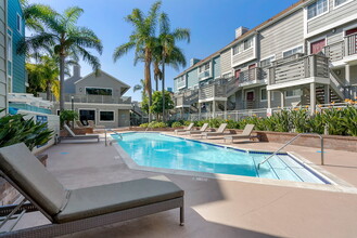 Huntington Breakers in Huntington Beach, CA - Foto de edificio - Building Photo